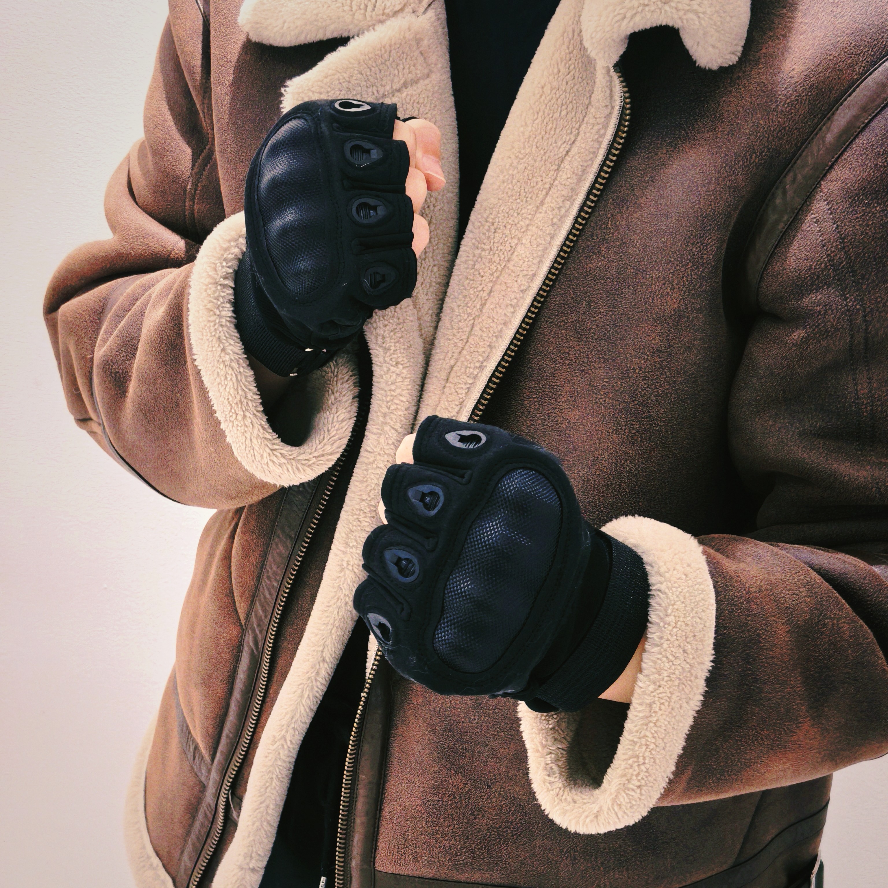 Resident Evil Leon Inspired Ta - đánh giá và giá Cut Resistant Glove