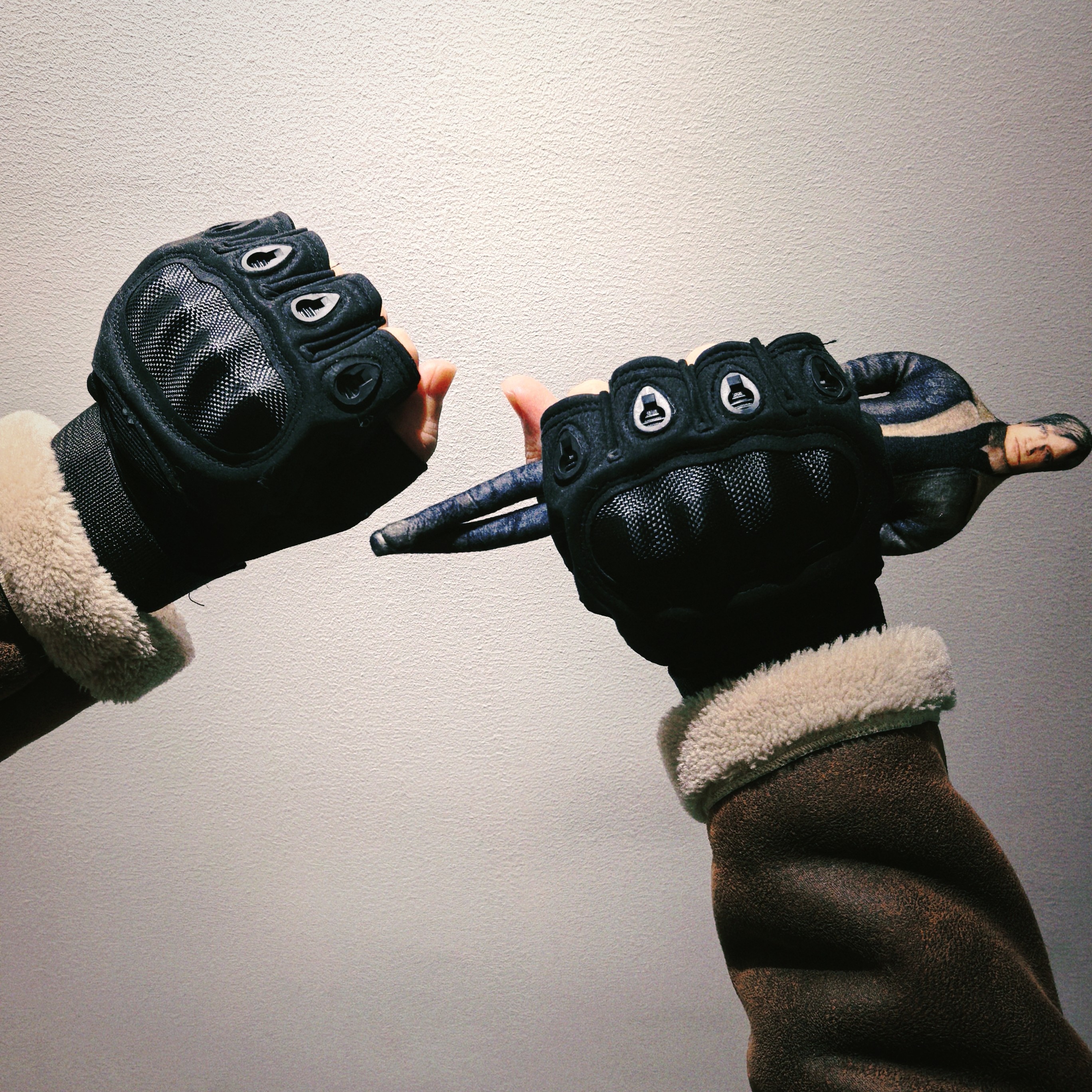 Resident Evil Leon Inspired Ta - đánh giá và giá Cut Resistant Glove